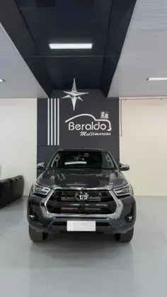 TOYOTA HILUX 2.8 D-4D TURBO DIESEL CD SRX 4X4 AUTOMÁTICO TOYOTA HILUX 2.8 D-4D TURBO DIESEL CD SRX 4X4 AUTOMÁTICO