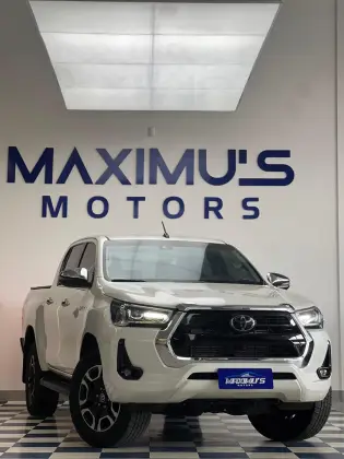 TOYOTA HILUX 2.8 D-4D TURBO DIESEL CD SRX 4X4 AUTOMÁTICO