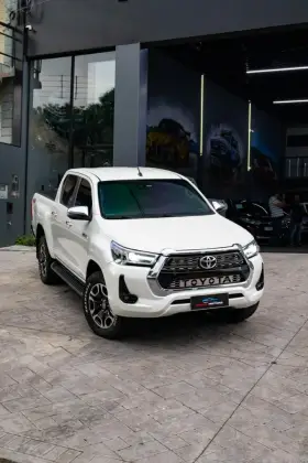 TOYOTA HILUX 2.8 D-4D TURBO DIESEL CD SRX 4X4 AUTOMÁTICO