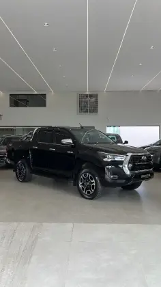 TOYOTA HILUX 2.8 D-4D TURBO DIESEL CD SRX 4X4 AUTOMÁTICO