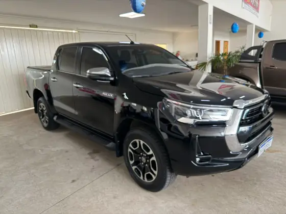 TOYOTA HILUX 2.8 D-4D TURBO DIESEL CD SRX 4X4 AUTOMÁTICO