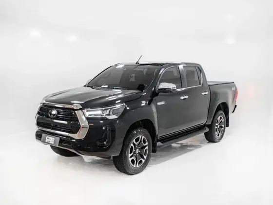 TOYOTA HILUX 2.8 D-4D TURBO DIESEL CD SRX PLUS 4X4 AUTOMÁTICO