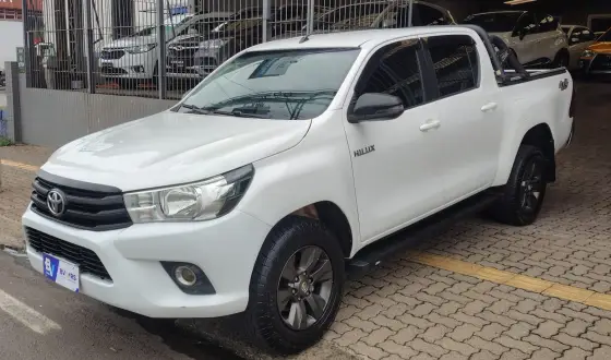 TOYOTA HILUX 2.8 STD 4X4 CD 16V DIESEL 4P MANUAL