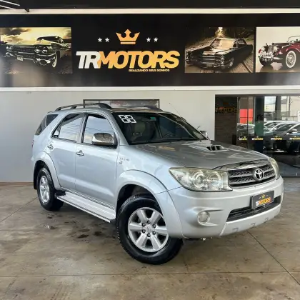 TOYOTA HILUX 3.0 SRV 4X4 CD 16V TURBO INTERCOOLER DIESEL 4P AUTOMÁTICO