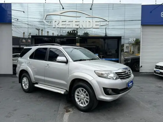 TOYOTA HILUX SW4 2.7 SR 4X2 16V FLEX 4P AUTOMÁTICO TOYOTA HILUX SW4 2.7 SR 4X2 16V FLEX 4P AUTOMÁTICO