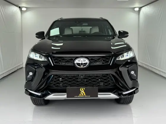 TOYOTA HILUX SW4 2.8 D-4D TURBO DIESEL DIAMOND 7L 4X4 AUTOMÁTICO