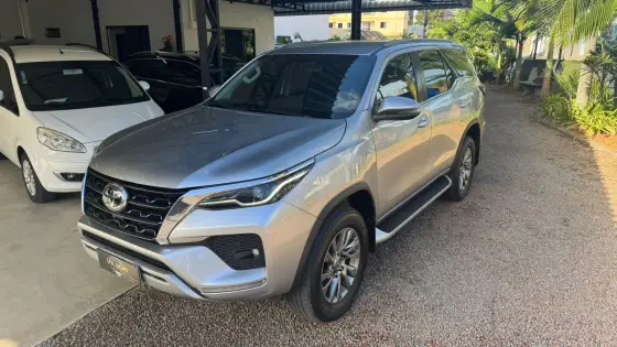TOYOTA HILUX SW4 2.8 D-4D TURBO DIESEL SRX 4X4 AUTOMÁTICO
