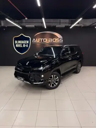 TOYOTA HILUX SW4 2.8 D-4D TURBO DIESEL SRX PLATINUM 4X4 AUTOMÁTICO