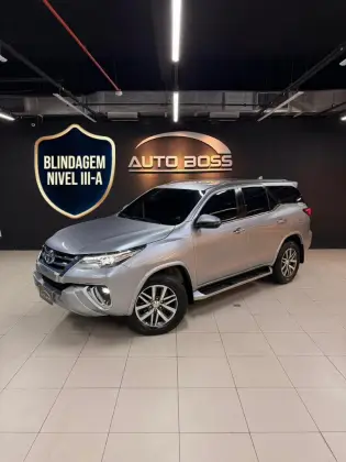 TOYOTA HILUX SW4 2.8 SRX 4X4 7 LUGARES 16V TURBO INTERCOOLER DIESEL 4P AUTOMÁTICO TOYOTA HILUX SW4 2.8 SRX 4X4 7 LUGARES 16V TURBO INTERCOOLER DIESEL 4P AUTOMÁTICO