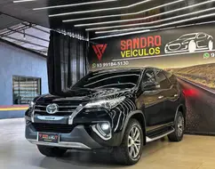 TOYOTA HILUX SW4 2.8 SRX 4X4 7 LUGARES 16V TURBO INTERCOOLER DIESEL 4P AUTOMÁTICO TOYOTA HILUX SW4 2.8 SRX 4X4 7 LUGARES 16V TURBO INTERCOOLER DIESEL 4P AUTOMÁTICO