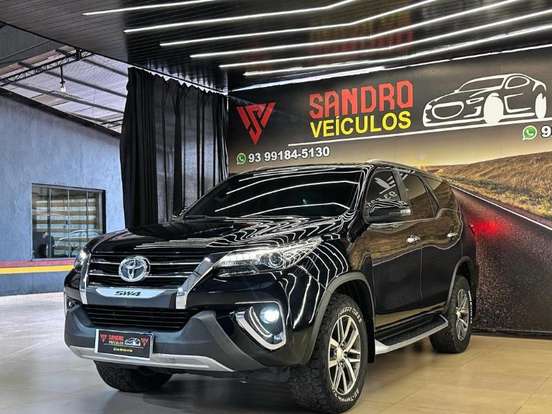 TOYOTA-HILUX SW4-2.8 SRX 4X4 7 LUGARES 16V TURBO INTERCOOLER DIESEL 4P AUTOMÁTICO TOYOTA-HILUX SW4-2019
