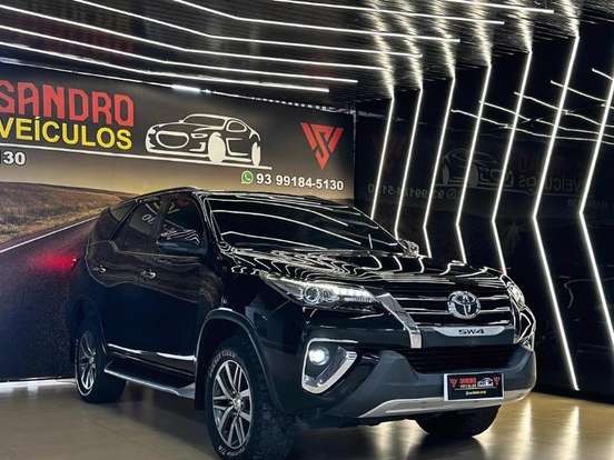TOYOTA-HILUX SW4-2.8 SRX 4X4 7 LUGARES 16V TURBO INTERCOOLER DIESEL 4P AUTOMÁTICO TOYOTA-HILUX SW4-2019