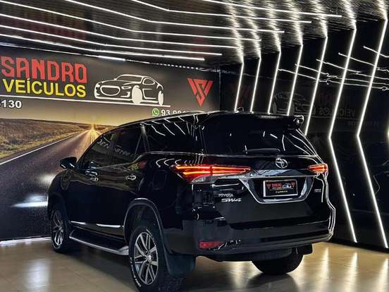 TOYOTA-HILUX SW4-2.8 SRX 4X4 7 LUGARES 16V TURBO INTERCOOLER DIESEL 4P AUTOMÁTICO TOYOTA-HILUX SW4-2019