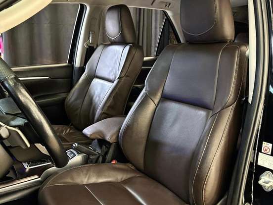 TOYOTA-HILUX SW4-2.8 SRX 4X4 7 LUGARES 16V TURBO INTERCOOLER DIESEL 4P AUTOMÁTICO TOYOTA-HILUX SW4-2019