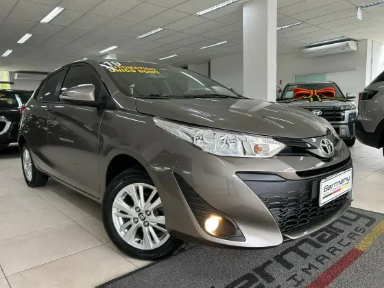 TOYOTA YARIS 1.3 16V FLEX XL PLUS TECH MULTIDRIVE TOYOTA YARIS 1.3 16V FLEX XL PLUS TECH MULTIDRIVE