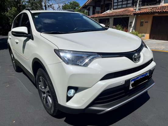 TOYOTA-RAV4-2017