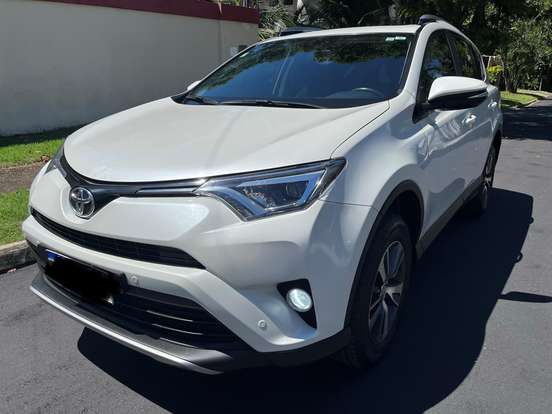 TOYOTA-RAV4-2017