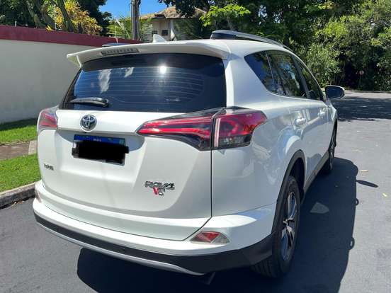 TOYOTA-RAV4-2017
