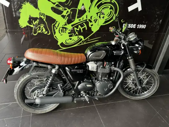 TRIUMPH-BONNEVILLE T100 BLACK 900 TRIUMPH-BONNEVILLE T100 BLACK 900-2019