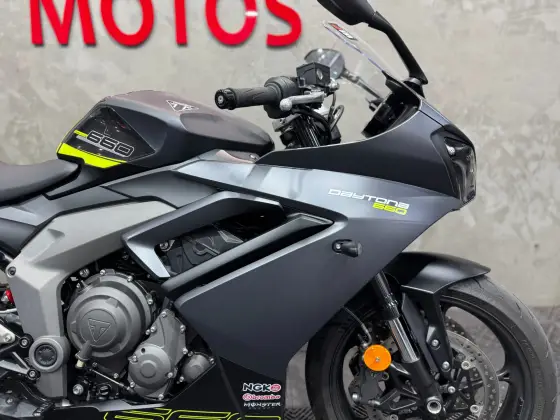 TRIUMPH DAYTONA 660 