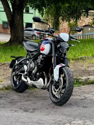 TRIUMPH TRIDENT 660 TRIPLE TRIBUTE EDITION 