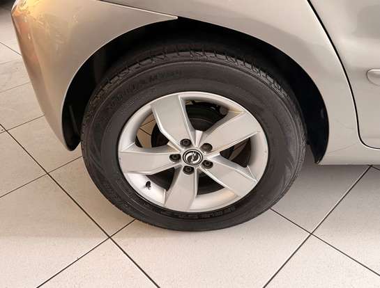 VOLKSWAGEN-FOX-1.0 MI TREND 8V FLEX 4P MANUAL VOLKSWAGEN-FOX-2011