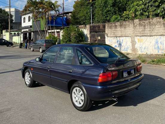 FORD-ESCORT-1.8 I GL 16V GASOLINA 4P MANUAL FORD-ESCORT-1999