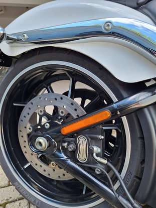 HARLEY-DAVIDSON-SOFTAIL BREAKOUT-2016