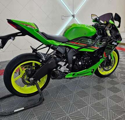 KAWASAKI-NINJA ZX-6R KRT-2024