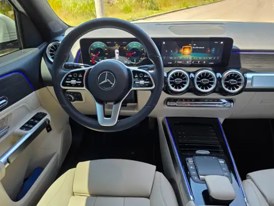 MERCEDES-BENZ-GLB 200-2021