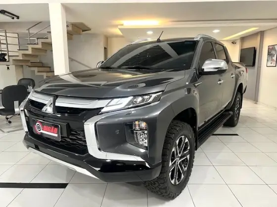 MITSUBISHI L200 TRITON 2.4 16V TURBO DIESEL SPORT HPE-S CD 4P 4X4 AUTOMÁTICO MITSUBISHI L200 TRITON 2.4 16V TURBO DIESEL SPORT HPE-S CD 4P 4X4 AUTOMÁTICO