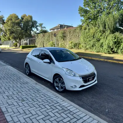 PEUGEOT 208 1.6 GRIFFE 16V FLEX 4P AUTOMÁTICO PEUGEOT 208 1.6 GRIFFE 16V FLEX 4P AUTOMÁTICO