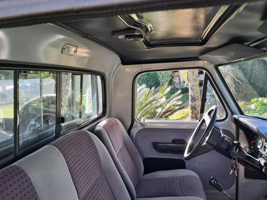 FORD-F-1000-1990