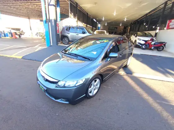HONDA CIVIC 1.8 LXS 16V FLEX 4P AUTOMÁTICO HONDA CIVIC 1.8 LXS 16V FLEX 4P AUTOMÁTICO