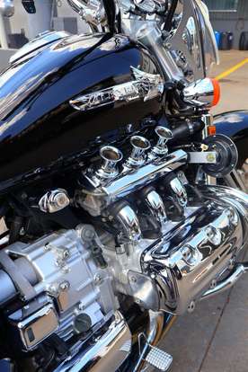 HONDA-VALKYRIE-2000
