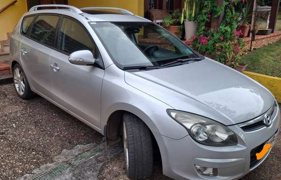 HYUNDAI-I30-2.0 MPFI GLS 16V GASOLINA 4P AUTOMÁTICO HYUNDAI-I30-2011
