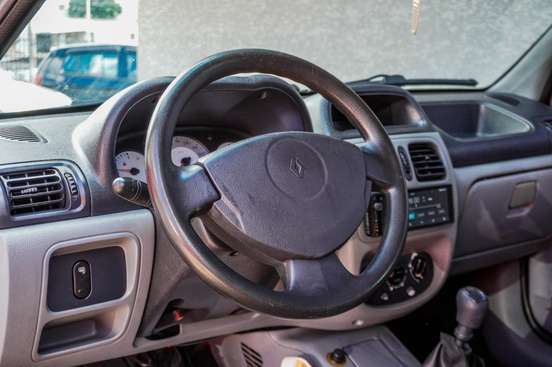RENAULT-CLIO-2009