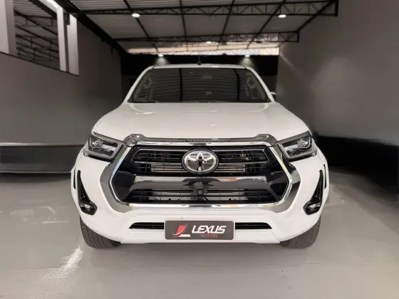 TOYOTA HILUX 2.8 D-4D TURBO DIESEL CD SRX PLUS 4X4 AUTOMÁTICO