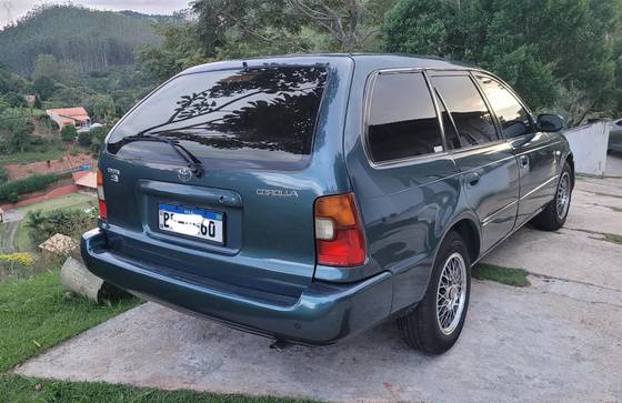 Toyota Corolla 1.8 LE Wagon 16V Gasolina 4P Manual