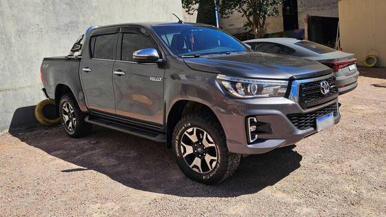 TOYOTA HILUX 2.8 SRX 4X4 CD 16V DIESEL 4P AUTOMÁTICO