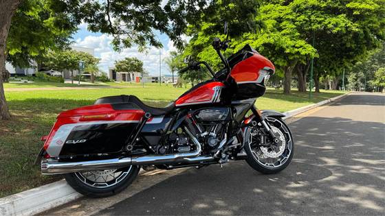 HARLEY-DAVIDSON CVO ROAD GLIDE 