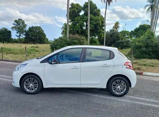 PEUGEOT-208-2013