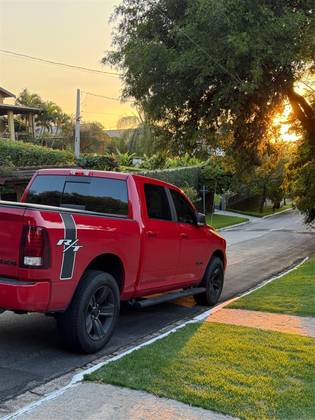 RAM 1500 5.7 V8 GASOLINA LIMITED NIGHT EDITION CD 4X4 AUTOMÁTICO