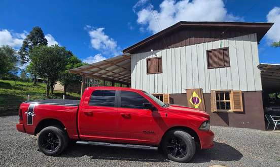 RAM-1500-5.7 V8 GASOLINA LIMITED NIGHT EDITION CD 4X4 AUTOMÁTICO RAM-1500-2023