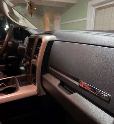 RAM-1500-5.7 V8 GASOLINA LIMITED NIGHT EDITION CD 4X4 AUTOMÁTICO RAM-1500-2023