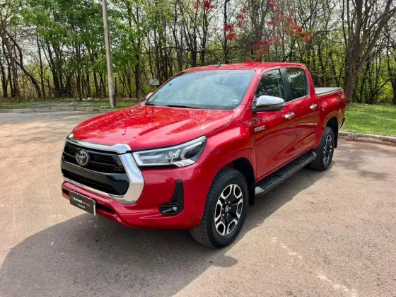 TOYOTA HILUX 2.8 D-4D TURBO DIESEL CD SRX 4X4 AUTOMÁTICO