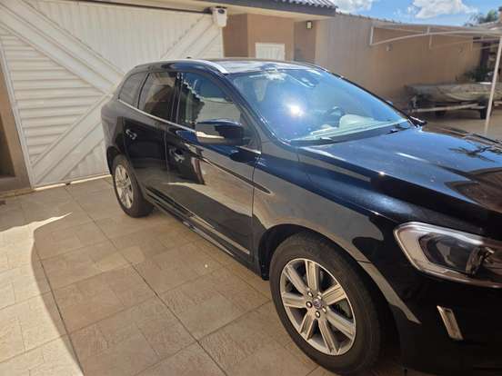 VOLVO-XC60-2016