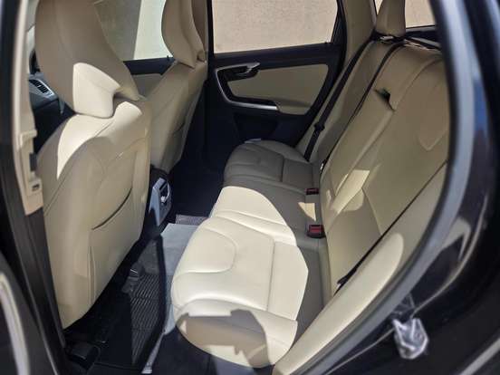 VOLVO-XC60-2016