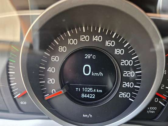 VOLVO-XC60-2016