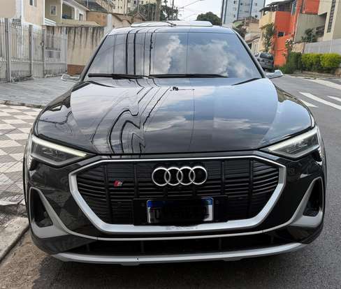 AUDI-E-TRON-2022